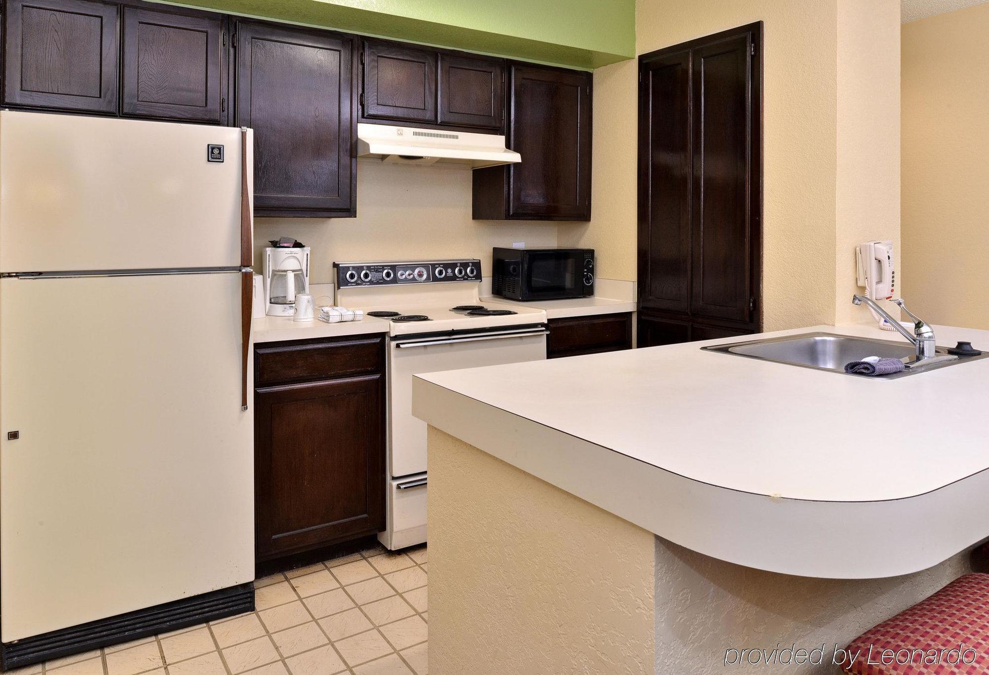 Americas Best Value Inn & Suites Extended Stay - Тълса Екстериор снимка