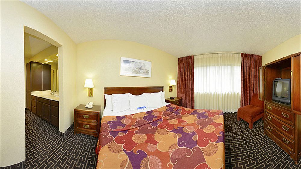 Americas Best Value Inn & Suites Extended Stay - Тълса Екстериор снимка
