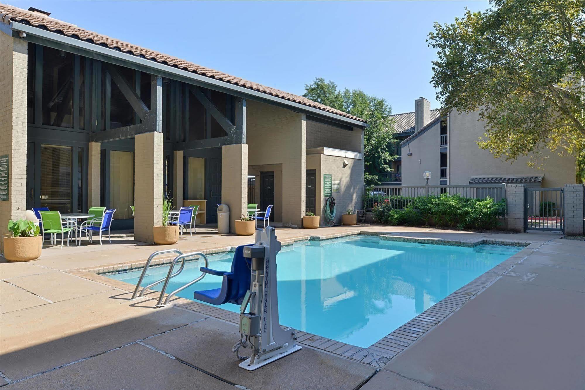 Americas Best Value Inn & Suites Extended Stay - Тълса Екстериор снимка