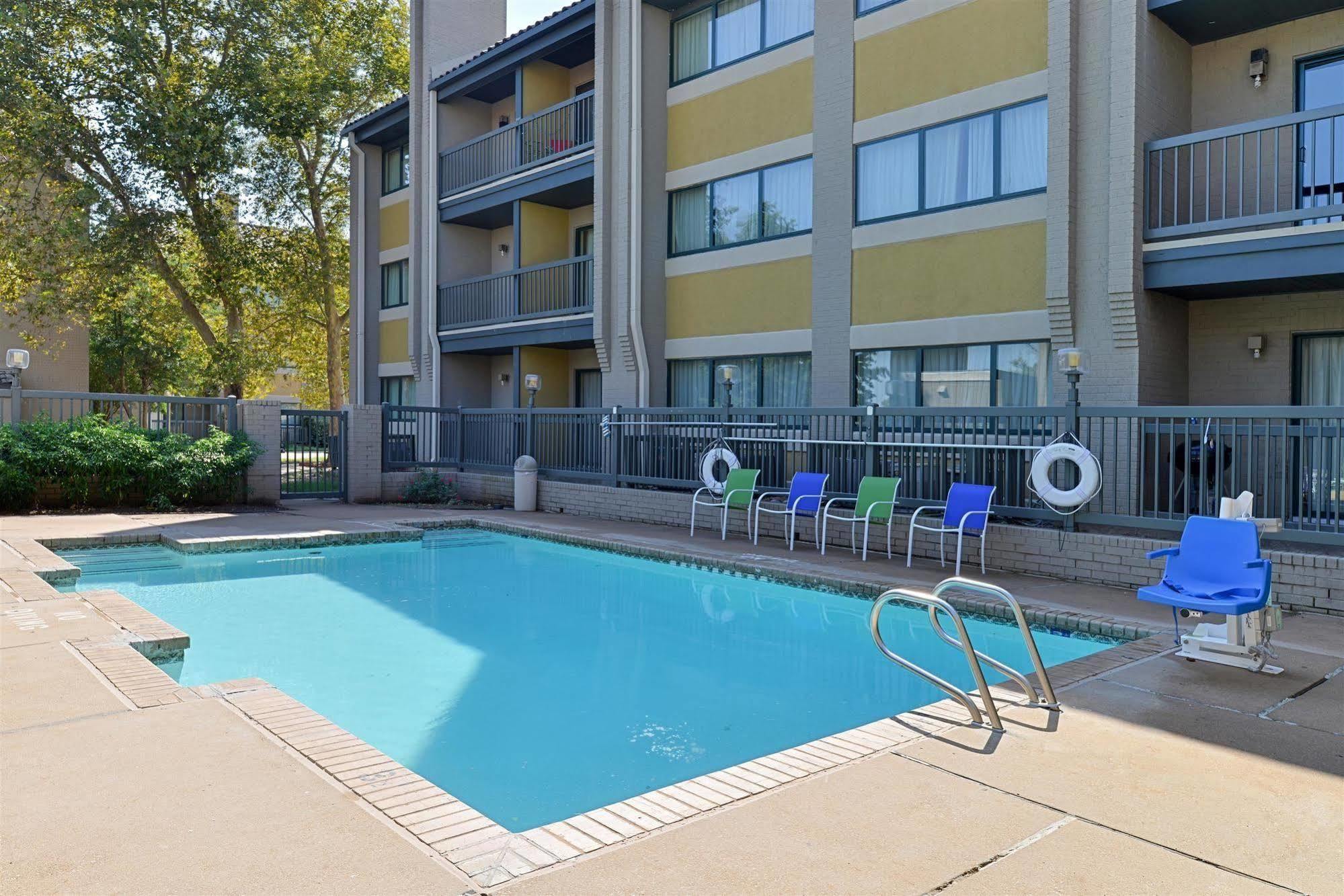 Americas Best Value Inn & Suites Extended Stay - Тълса Екстериор снимка